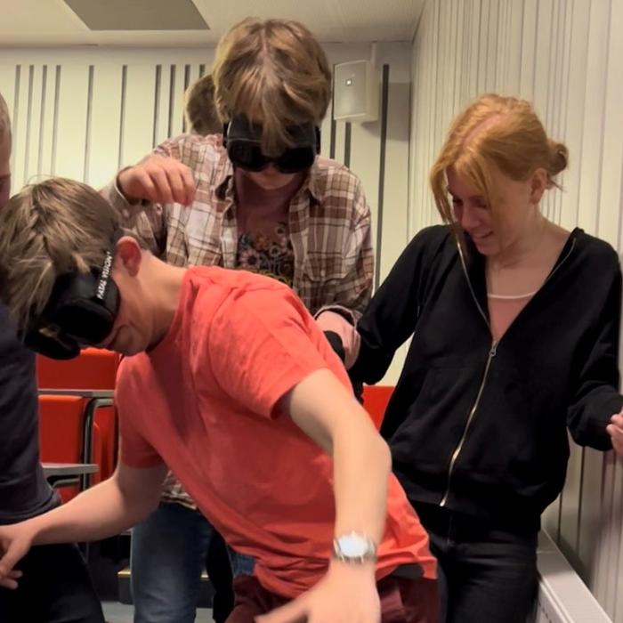 Ungdommer prøver promillebriller