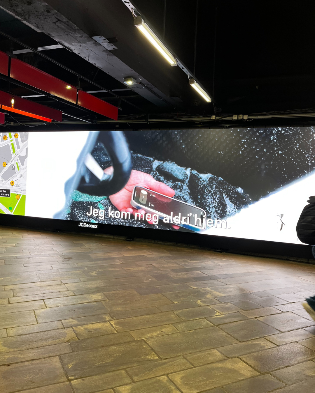 kampanjevideo på storskjerm