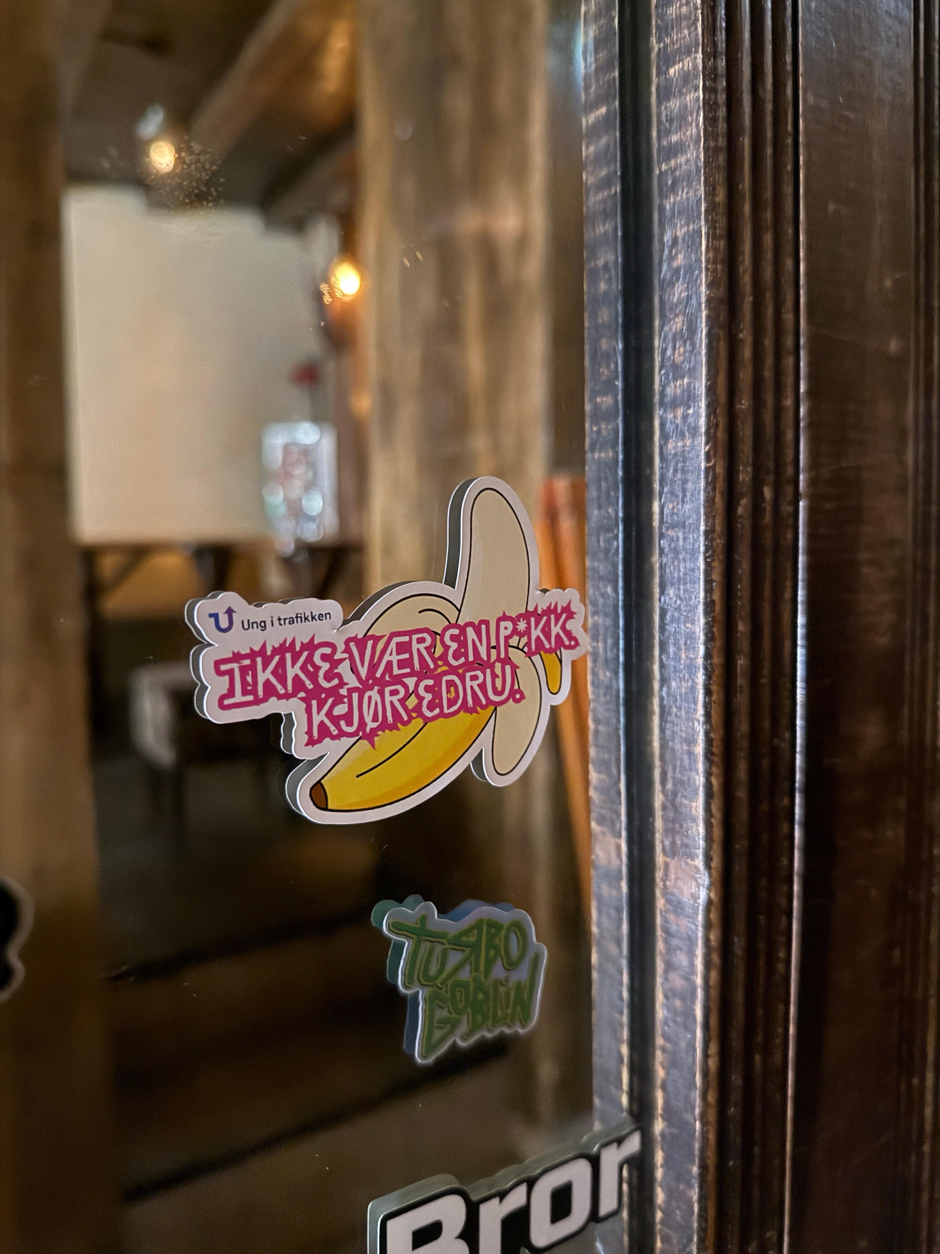 Ikke vær en pikk, kjør edru klistremerke på bar