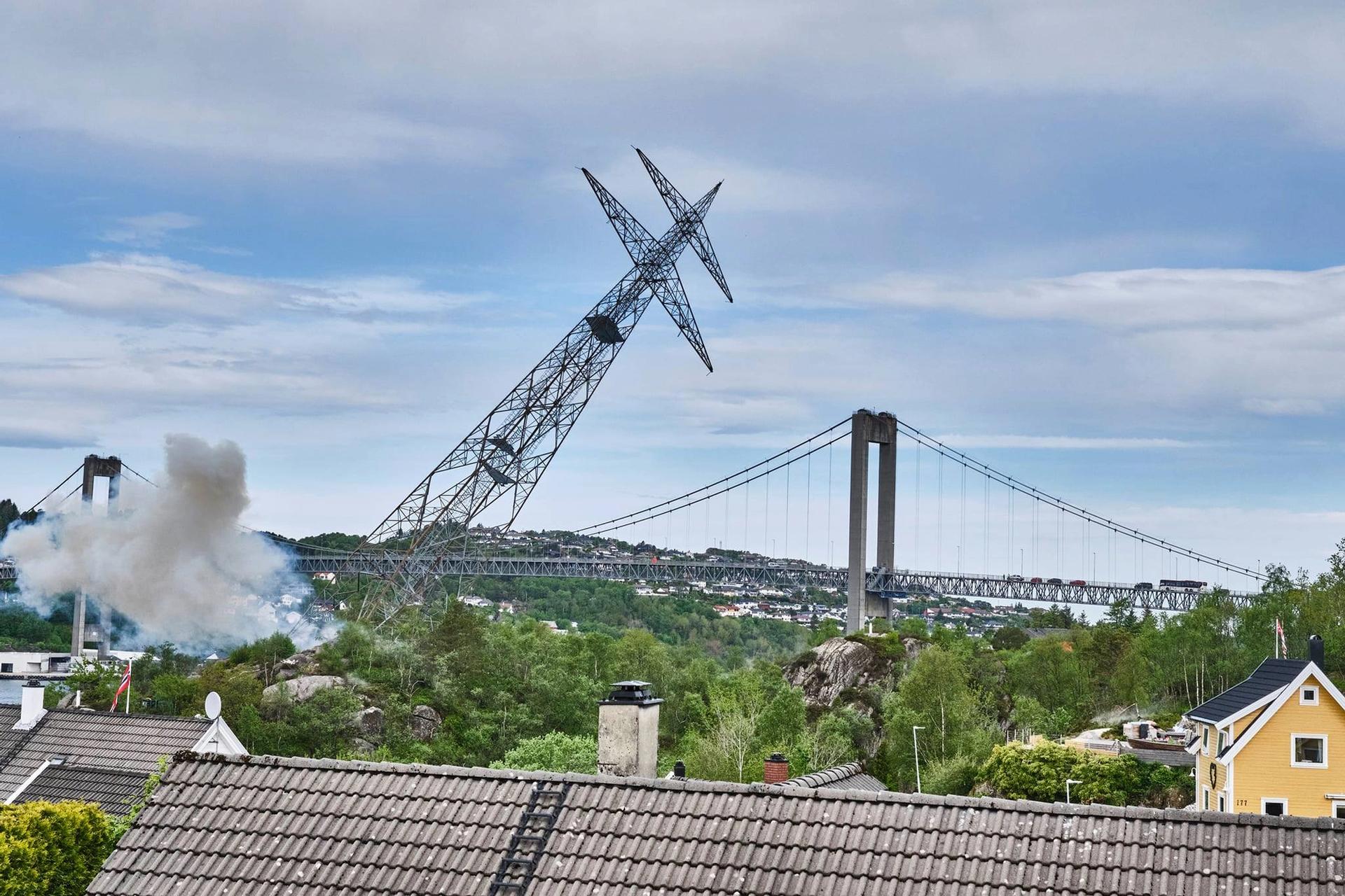 Høyspentlinjen for Sotrasambandet er fjernet