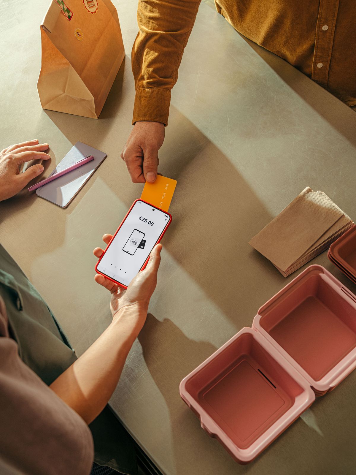 Contactless credit card payments via smartphone