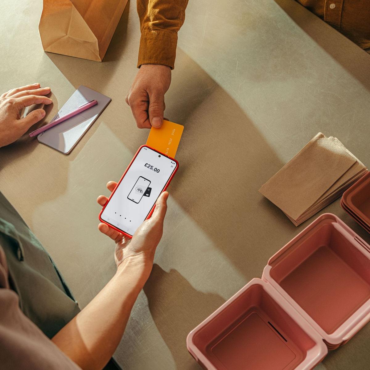 Contactless credit card payments via smartphone