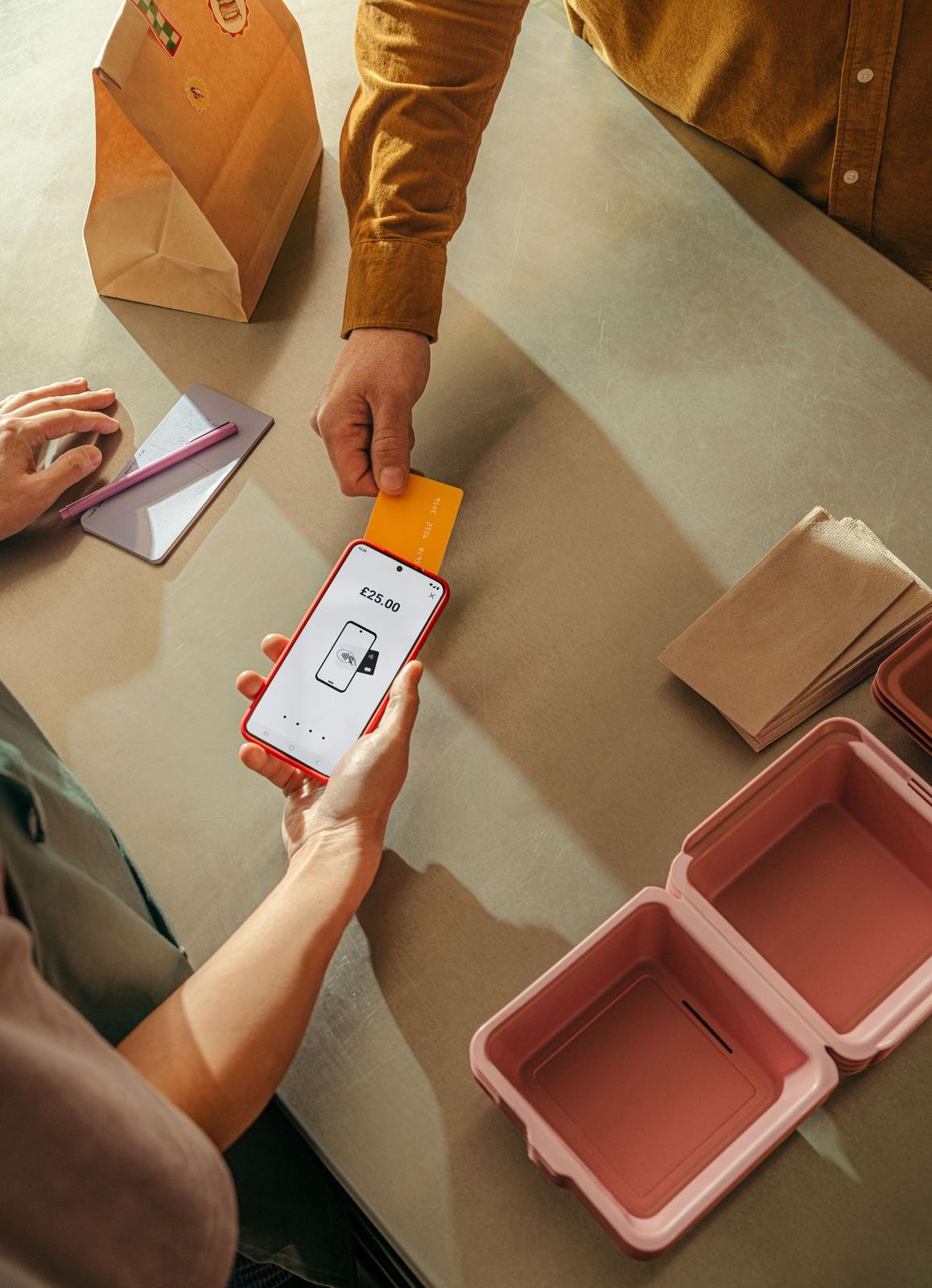 Contactless credit card payments via smartphone