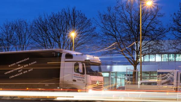 Refrigerated truck on a logistics route at dusk, representing cold chain logistics in Southeast Asia