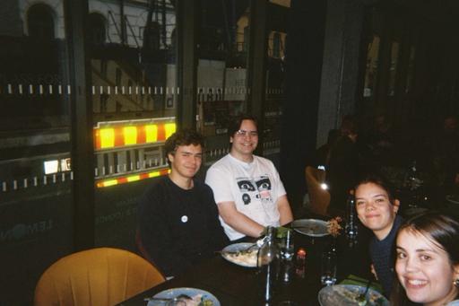 Nyter digg lunsj som serveres på seminaret. 