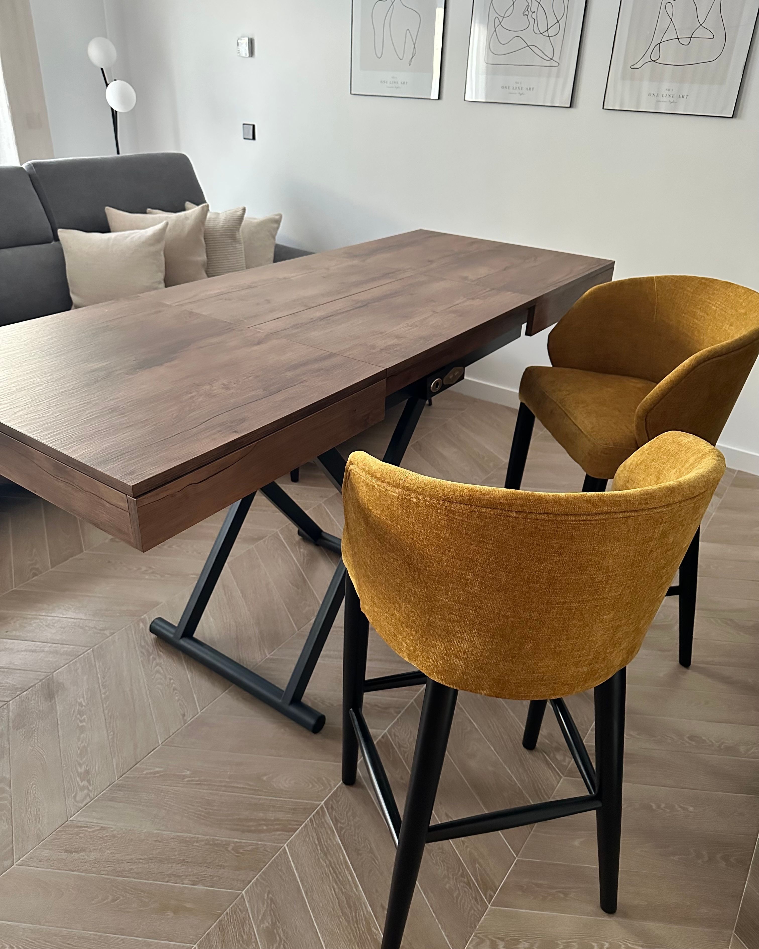 A hauteur d'un bar de cuisine