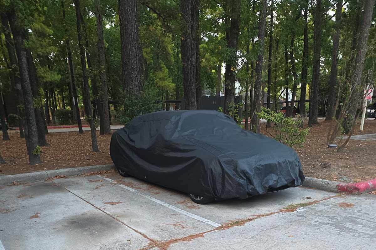 Choosing the right car cover to prevent moisture problems