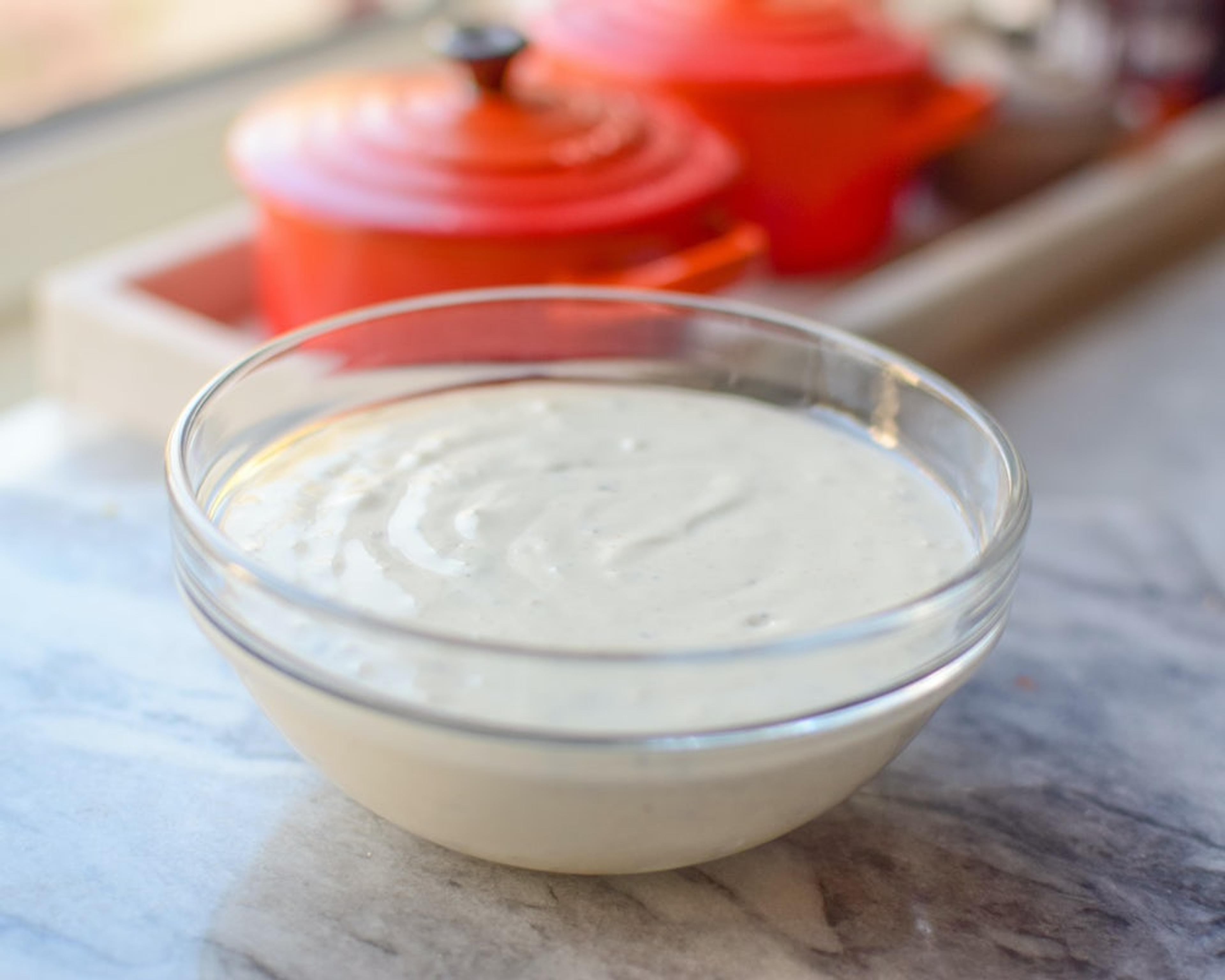 Syrlig rømmedressing