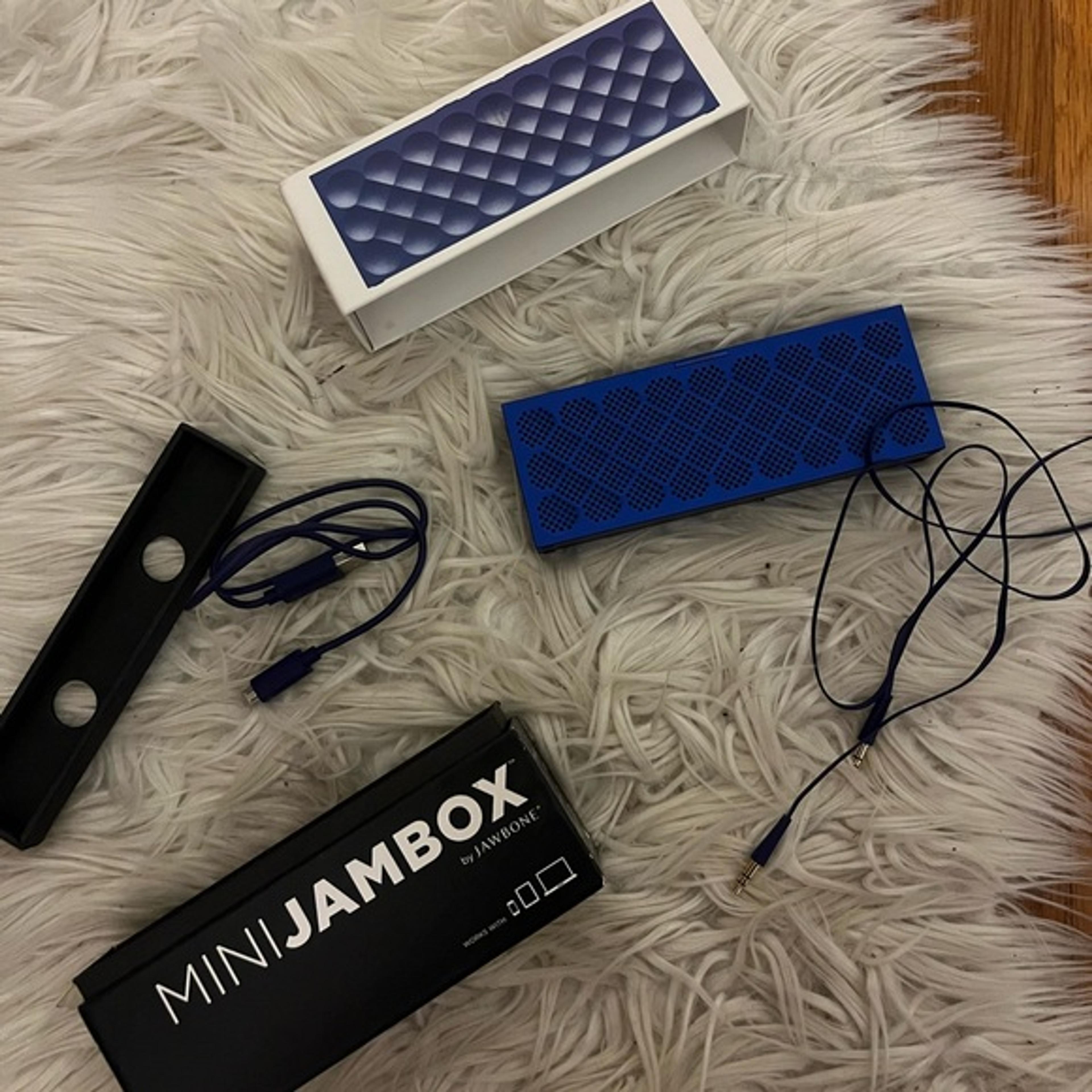 Jawbone MINI JAMBOX Portable Bluetooth Speaker - view 2