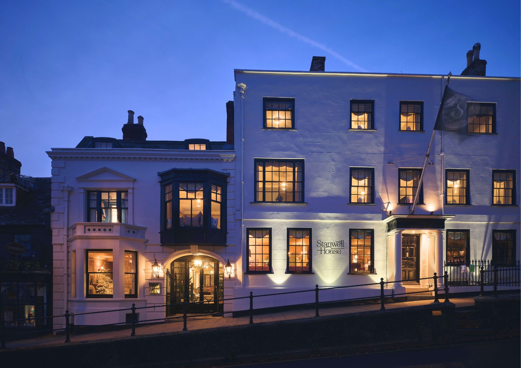 30% Discount plus Free Cocktail Winter Getaway Special Offer
