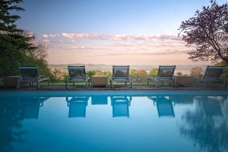 12 hotels with outdoor pools