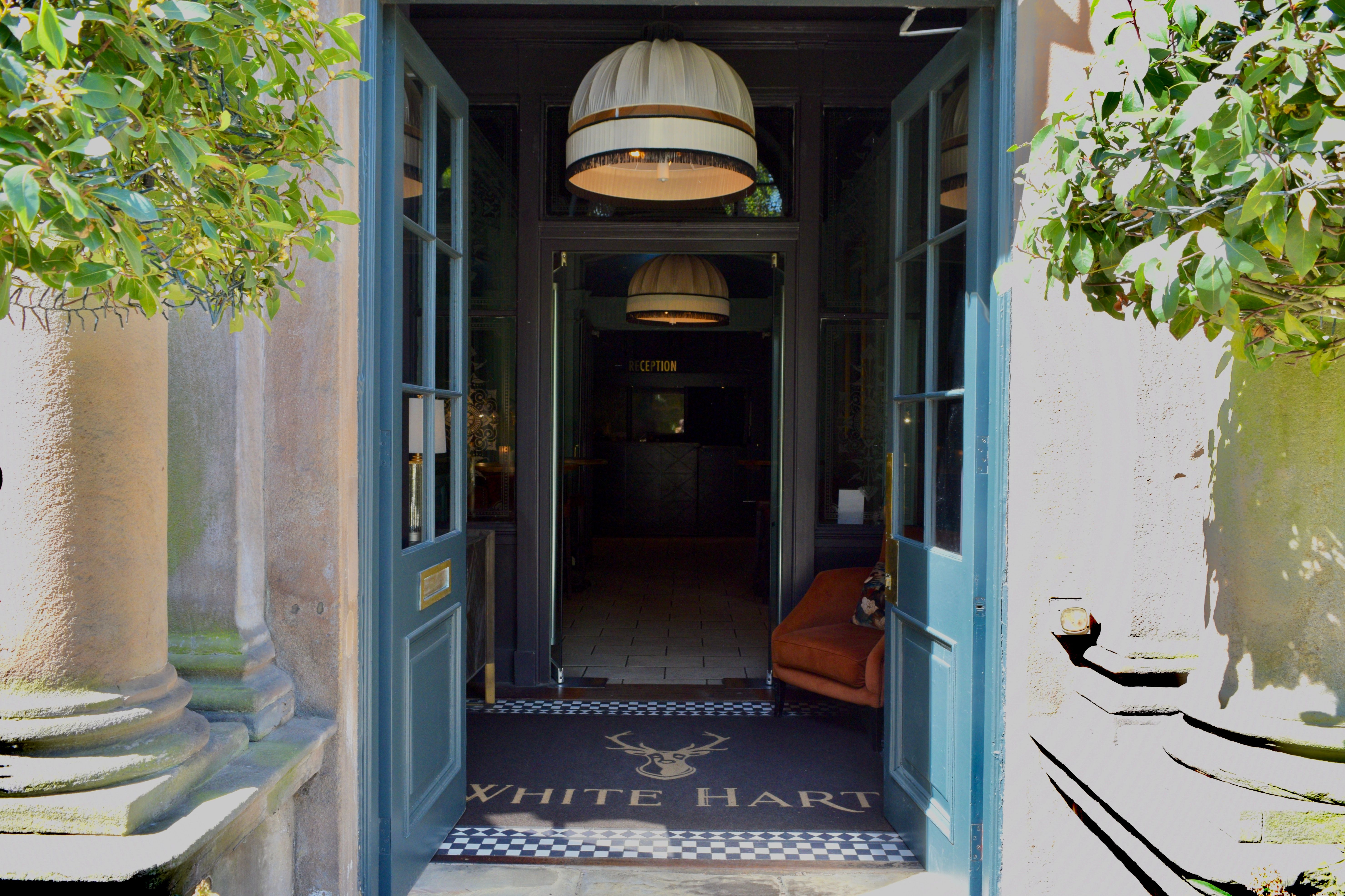 White Hart Hotel & Apartments