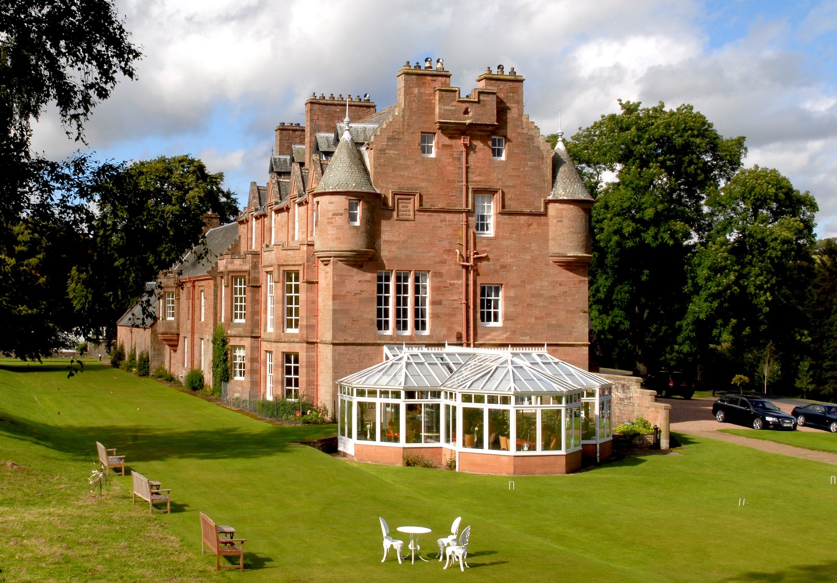 Cringletie House