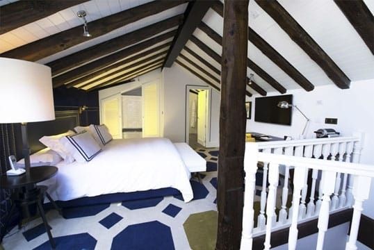 Only You Hotel & Lounge