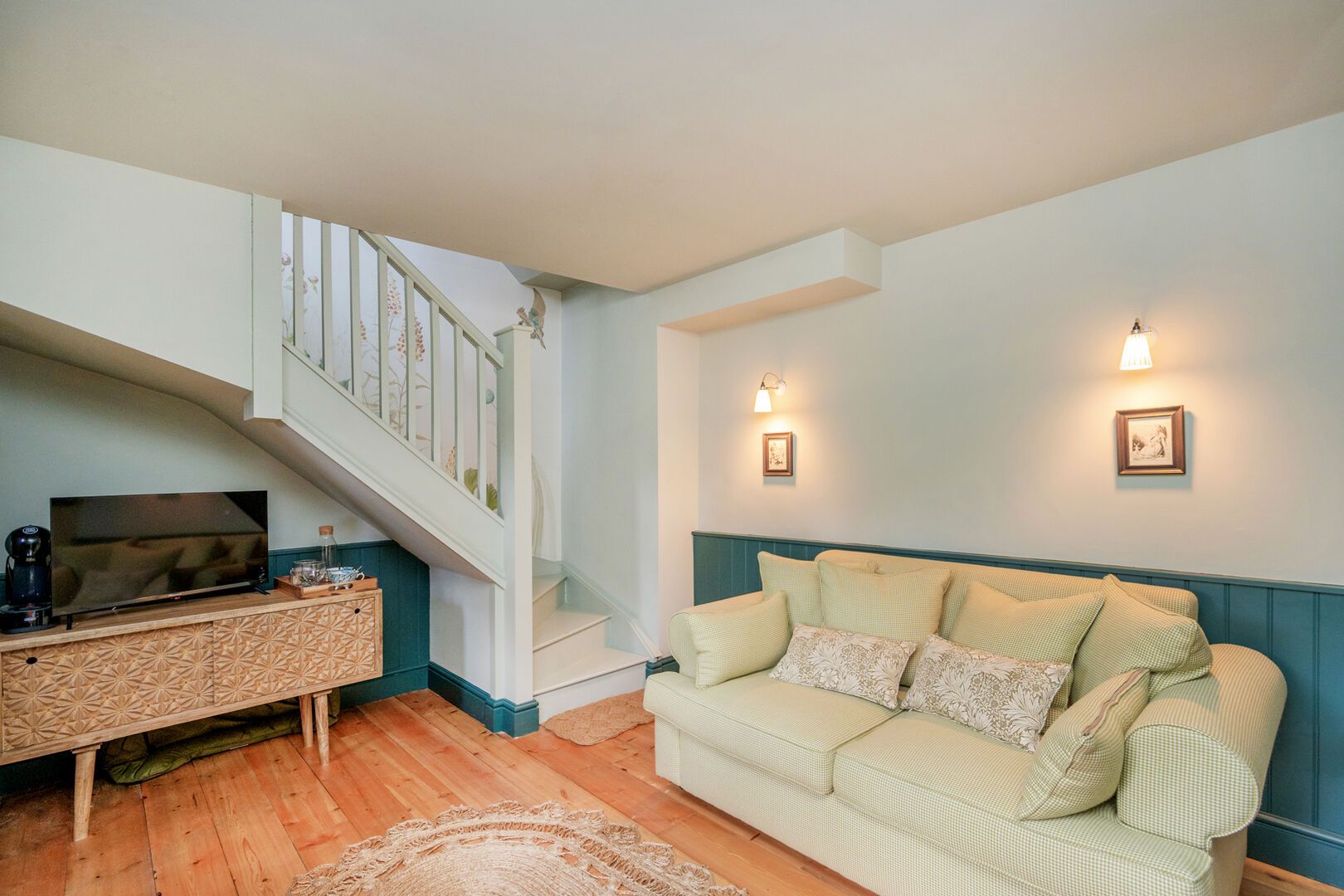 The Queens Chew Magna