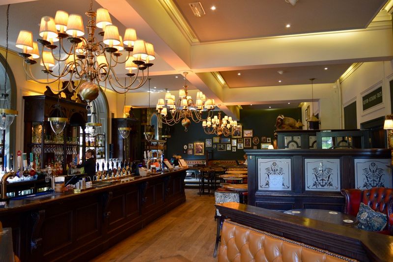 White Hart Hotel & Apartments