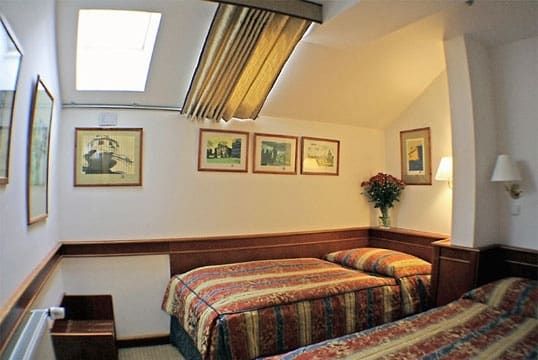 Hotel 16