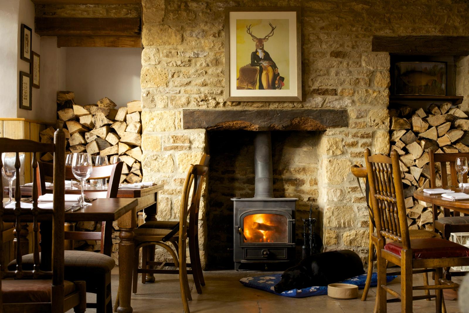 Best gastro pubs with rooms in Cotswolds
