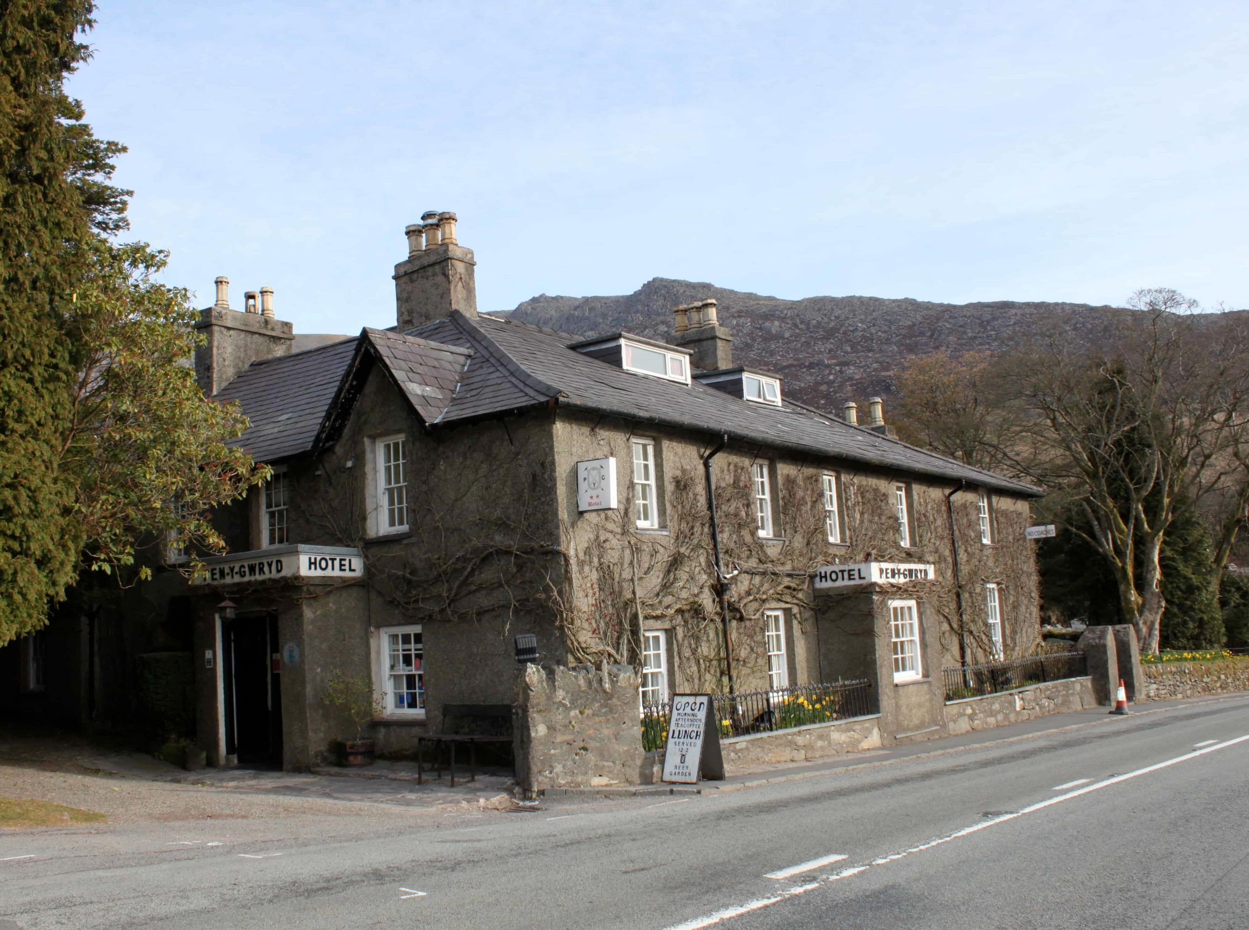 Pen-y-Gwryd Hotel