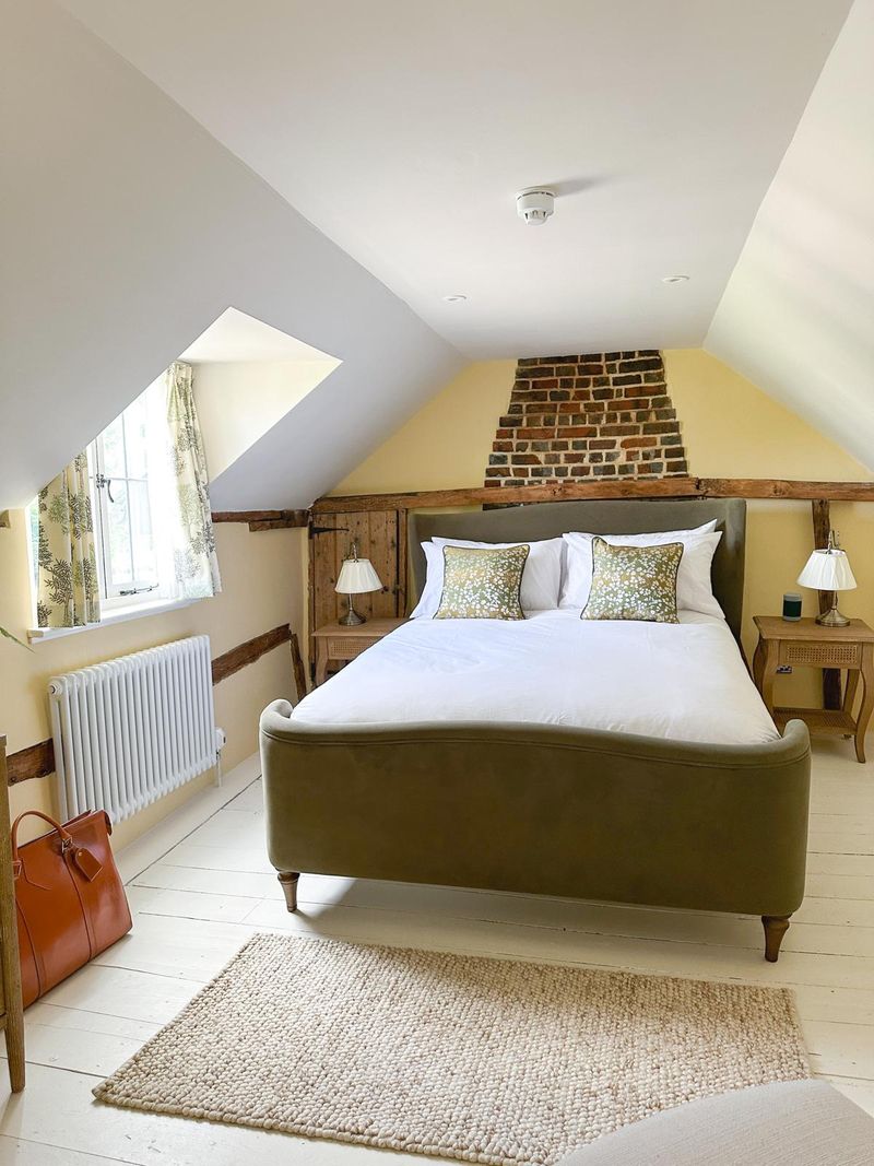 The Bull & The Pear Tree Inn