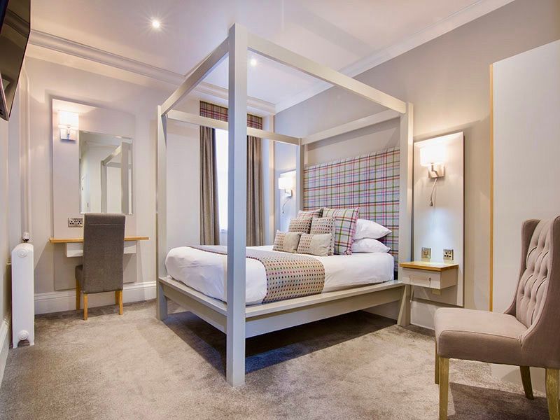 White Hart Hotel & Apartments