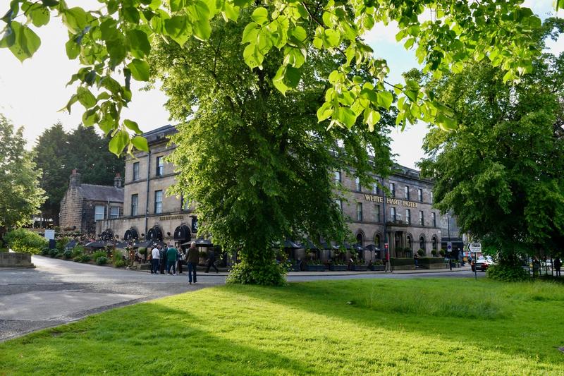 White Hart Hotel & Apartments