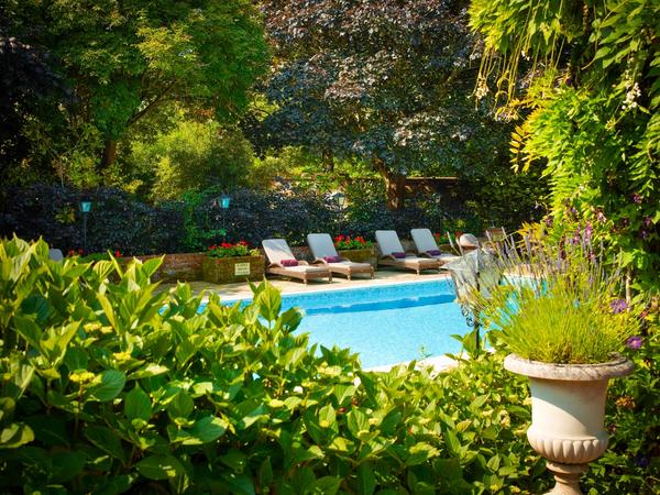 Hotels with Outdoor Pools