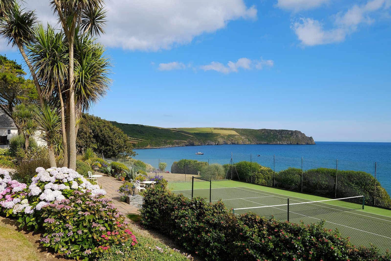 Hotels with tennis courts in Cornwall