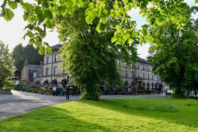 White Hart Hotel & Apartments