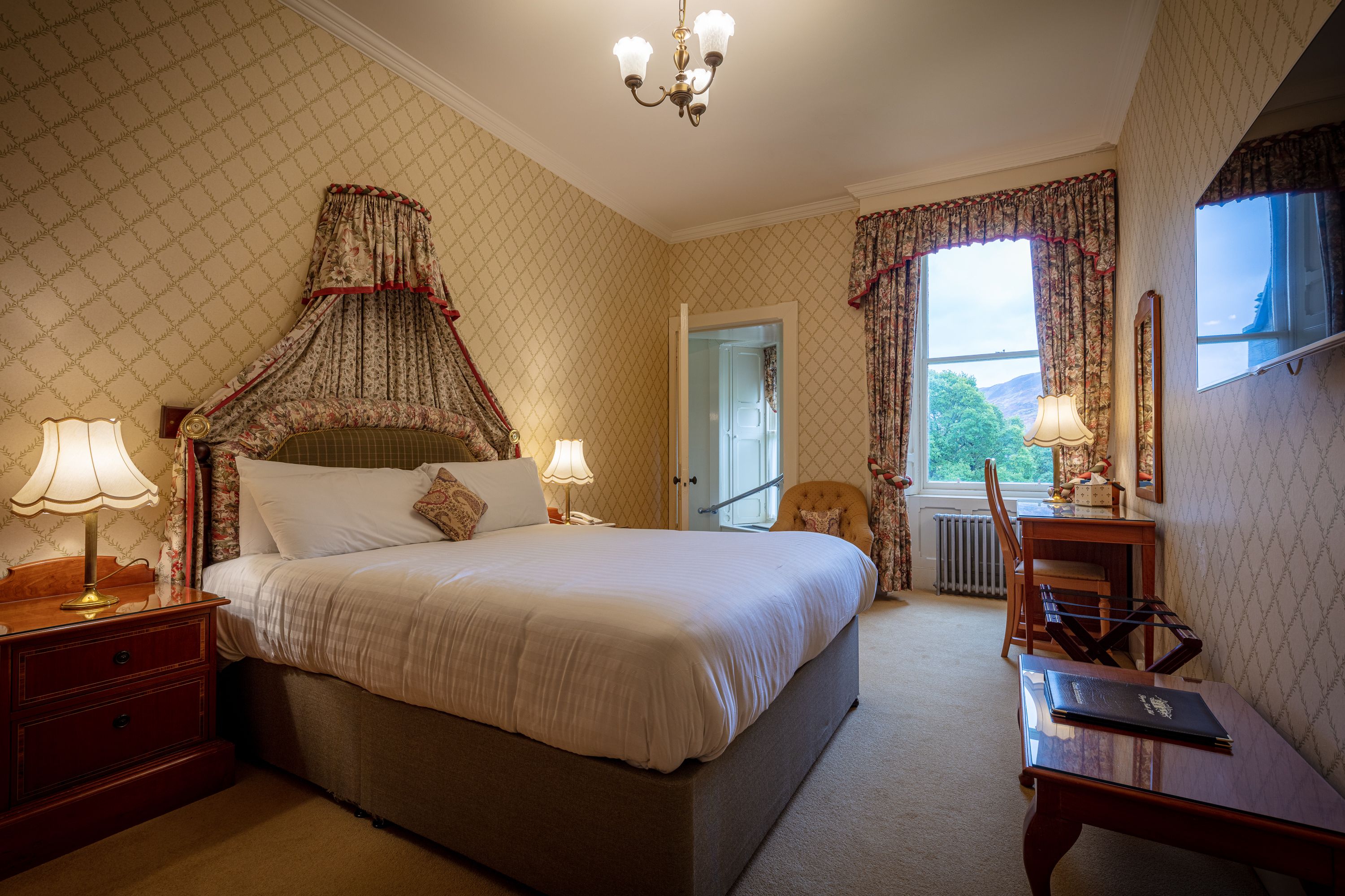 Glengarry Castle Hotel