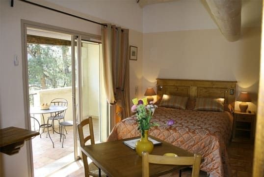 Hotel Charembeau