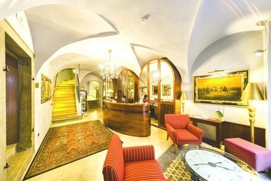 Golden Wheel Hotel