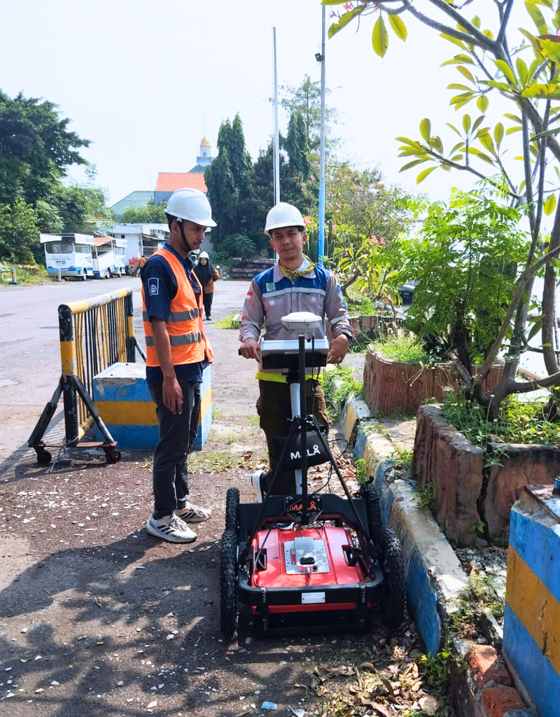 Survei Georadar di Sekitar Dermaga Ujung Surabaya : Mengungkap Pondasi Bangunan Tanpa Galian