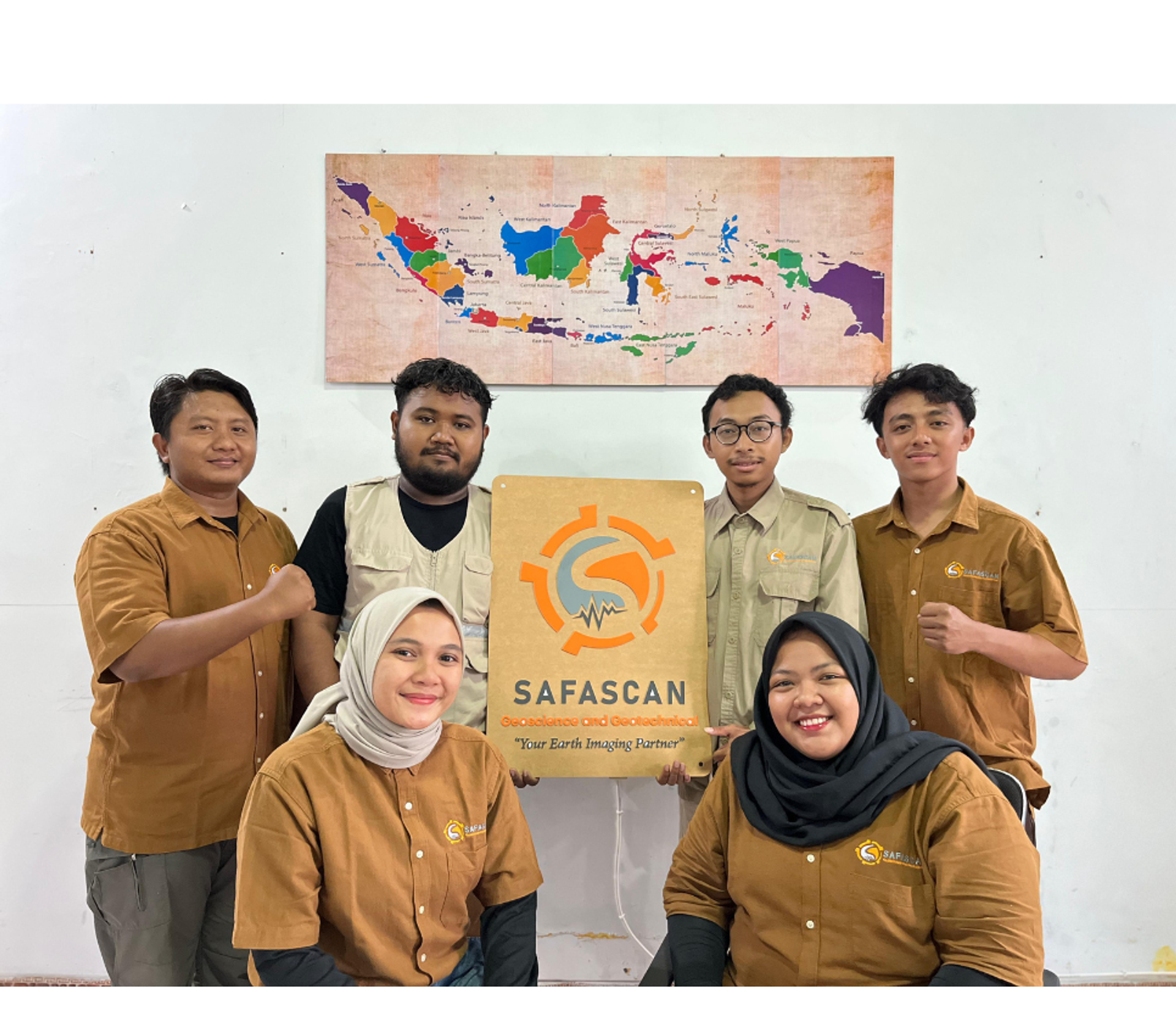 Mari Berkenalan dengan Kami!