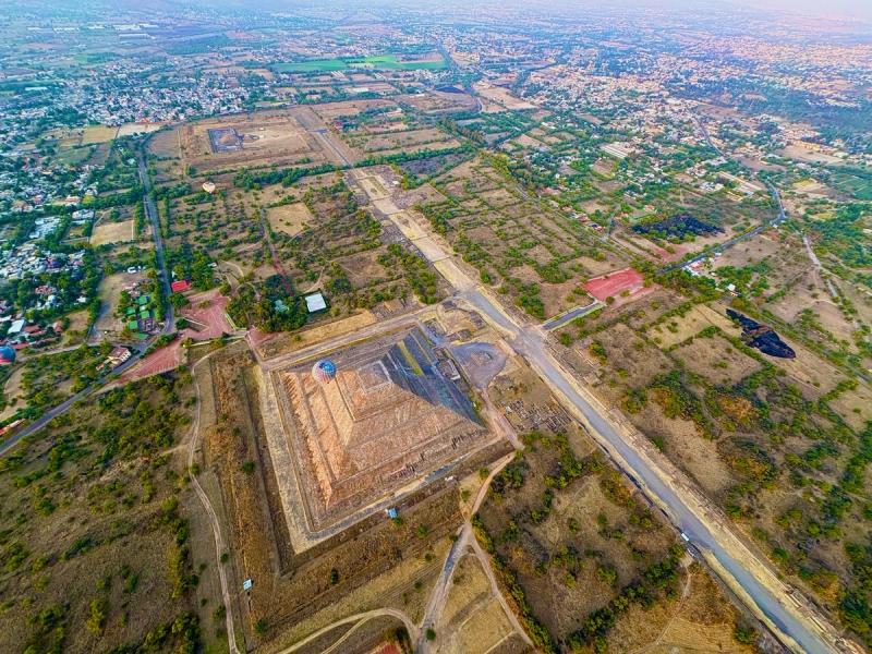 Teotihuacan from the heights: Hot air balloon