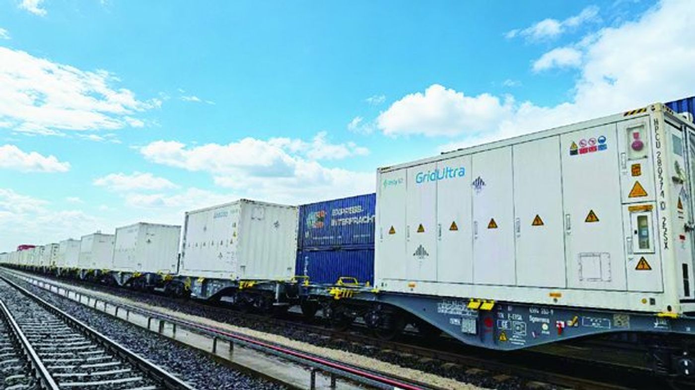 Conteneurs GridUltra acheminés par rail vers la Hongrie