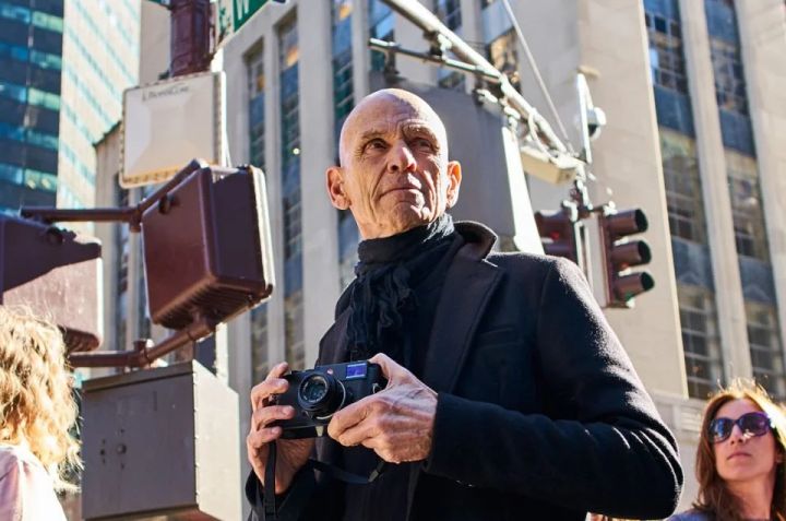 Joel Meyerowitz holding a camera on a New York City street