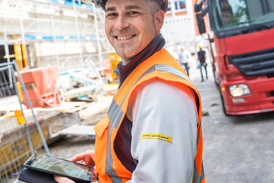 Construction worker forms a square with thumb and index finger of both hands.