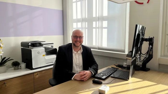 Reto Bohnenblust di Sympany nel box per la consulenza nella filiale di Köniz