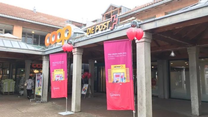 La filiale della Posta si trova all’interno dello «Stapfenmärit», nel cuore del centro commerciale di Köniz I Foto: la Posta