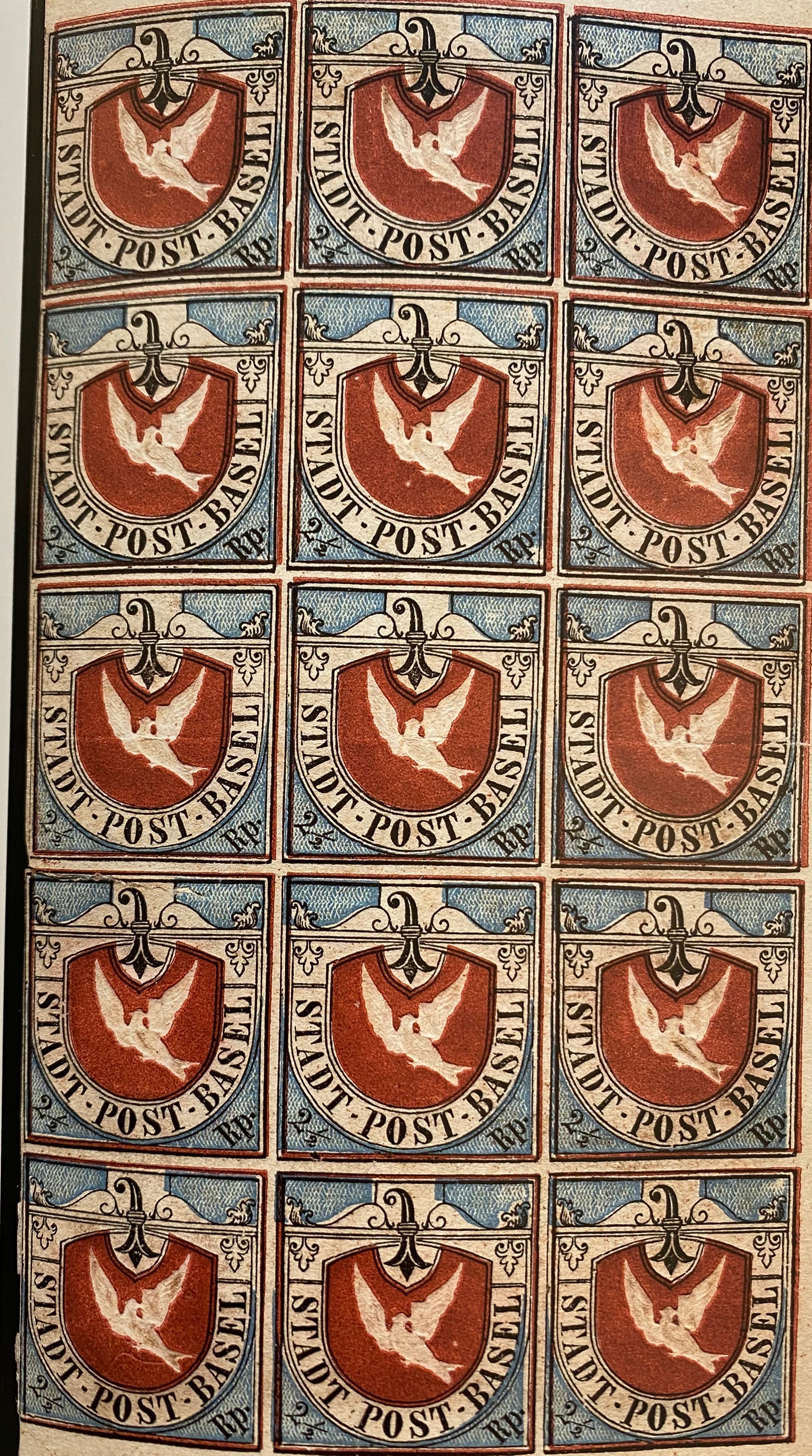 Bloc de 15 Colombe de Bâle. Valeur: plus d’un million de francs. Musée de la communication.