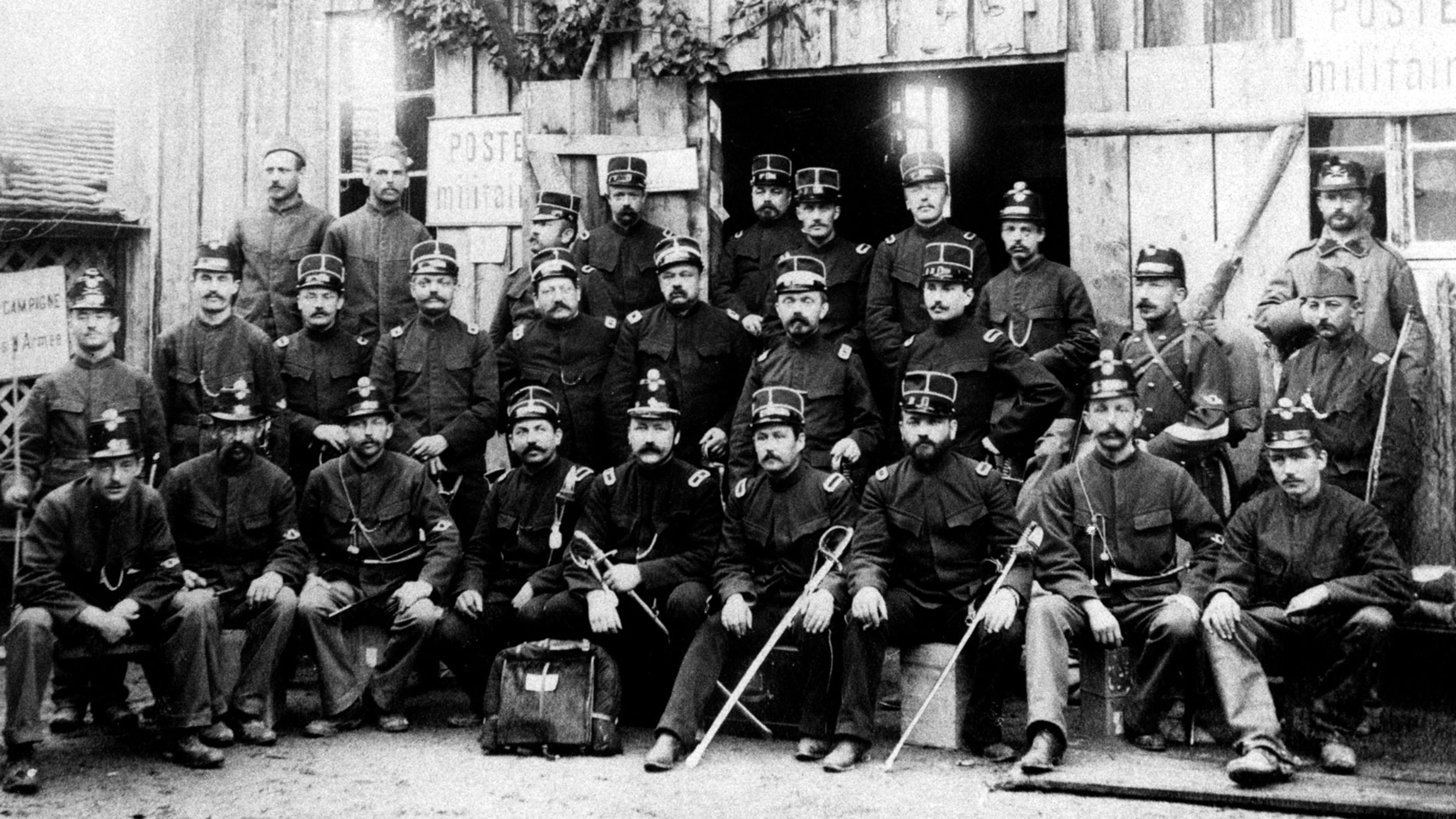 Officiers et soldats de la poste de campagne à Renens en 1895. Source: musée de la communication