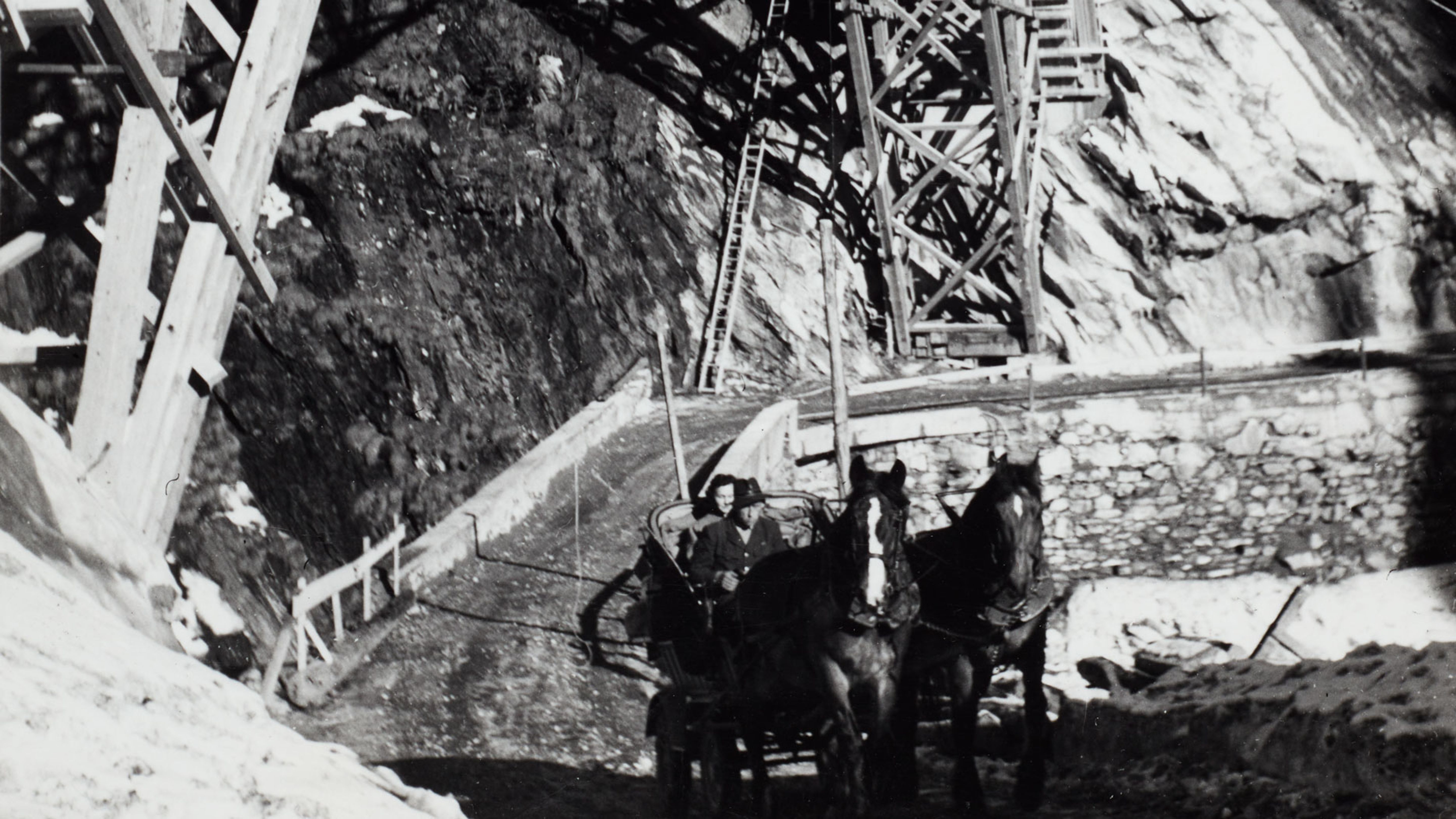 Diligence postale dans le Val d’Avers, dernière poste hippomobile de Suisse, 1958. Source: musée de la communication