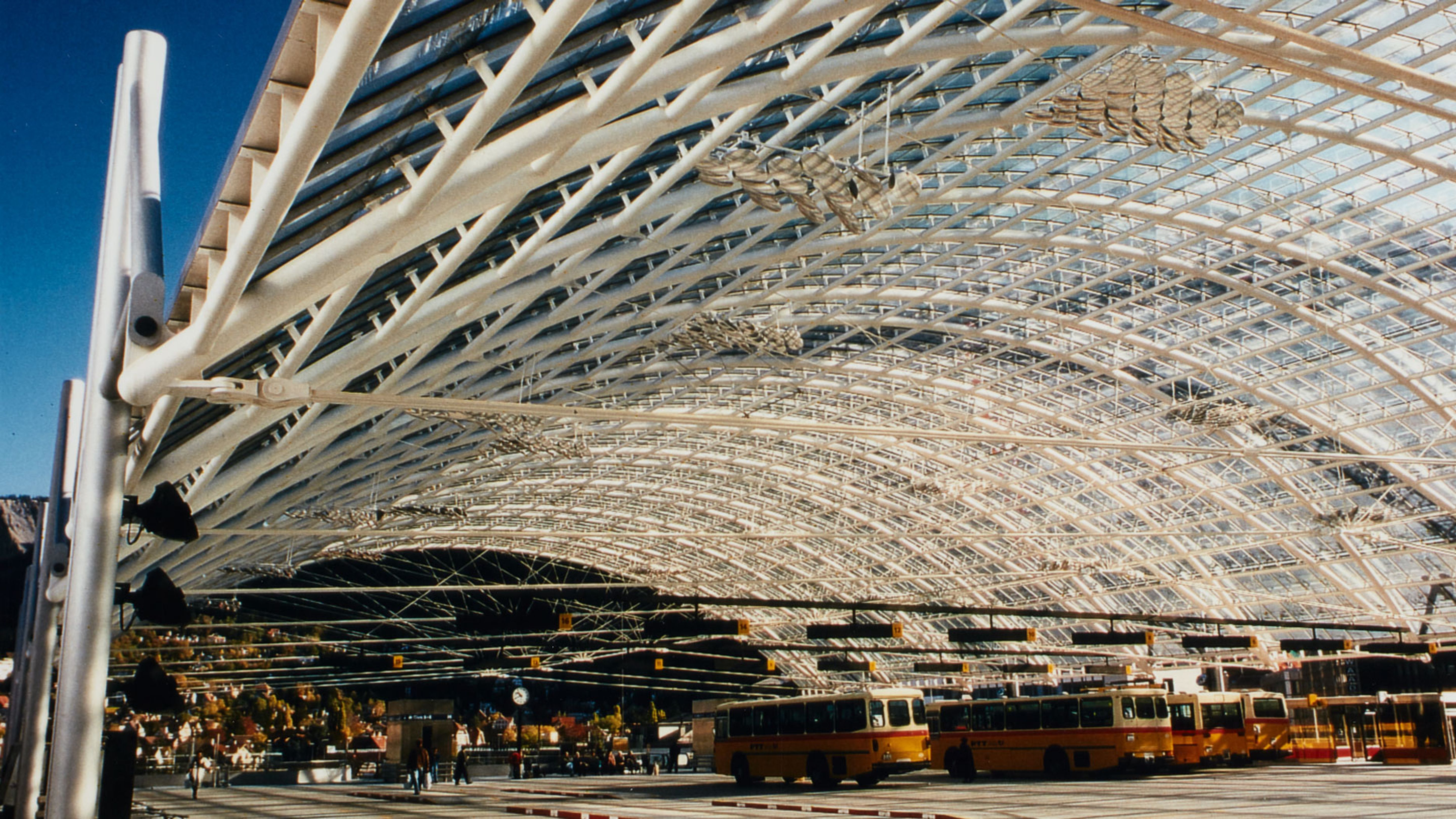 Un bâtiment moderne des PTT: la station de cars postaux de Coire, vers 1995. Source: Musée de la communication