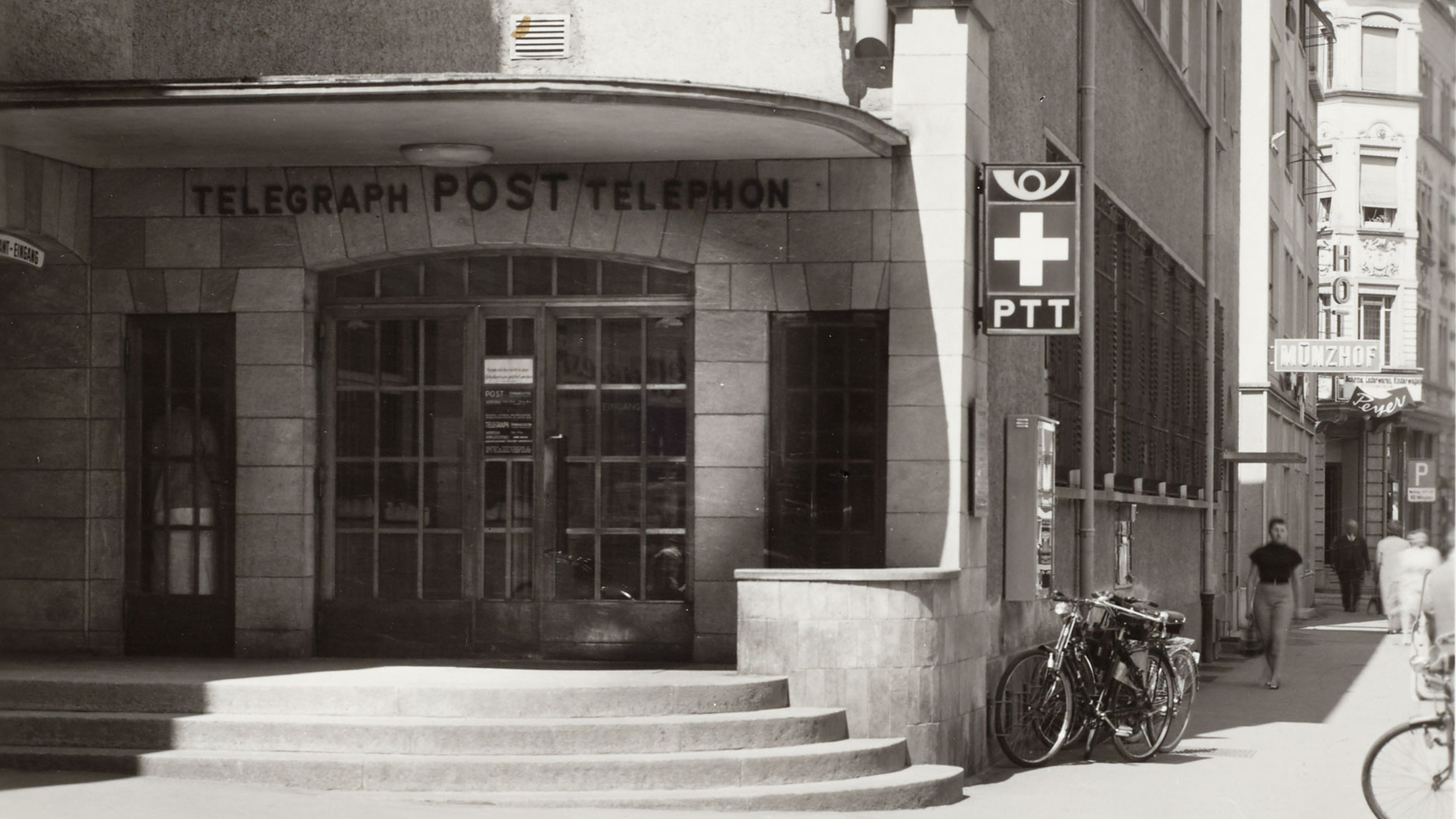 Bâtiment postal à Rorschach dans les années 1950. Source: Hans Labhart (photographe) / Musée de la communication