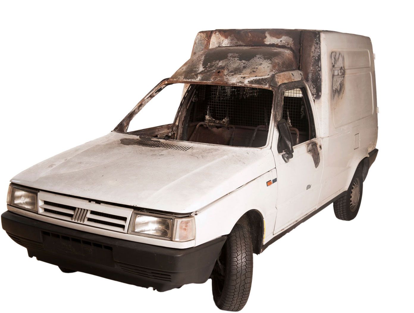 Teilweise verbrannter Lieferwagen Fiat Fiorino 1.6, Fluchtfahrzeug beim Fraumünster-Postraub. Quelle: Museum für Kommunikation