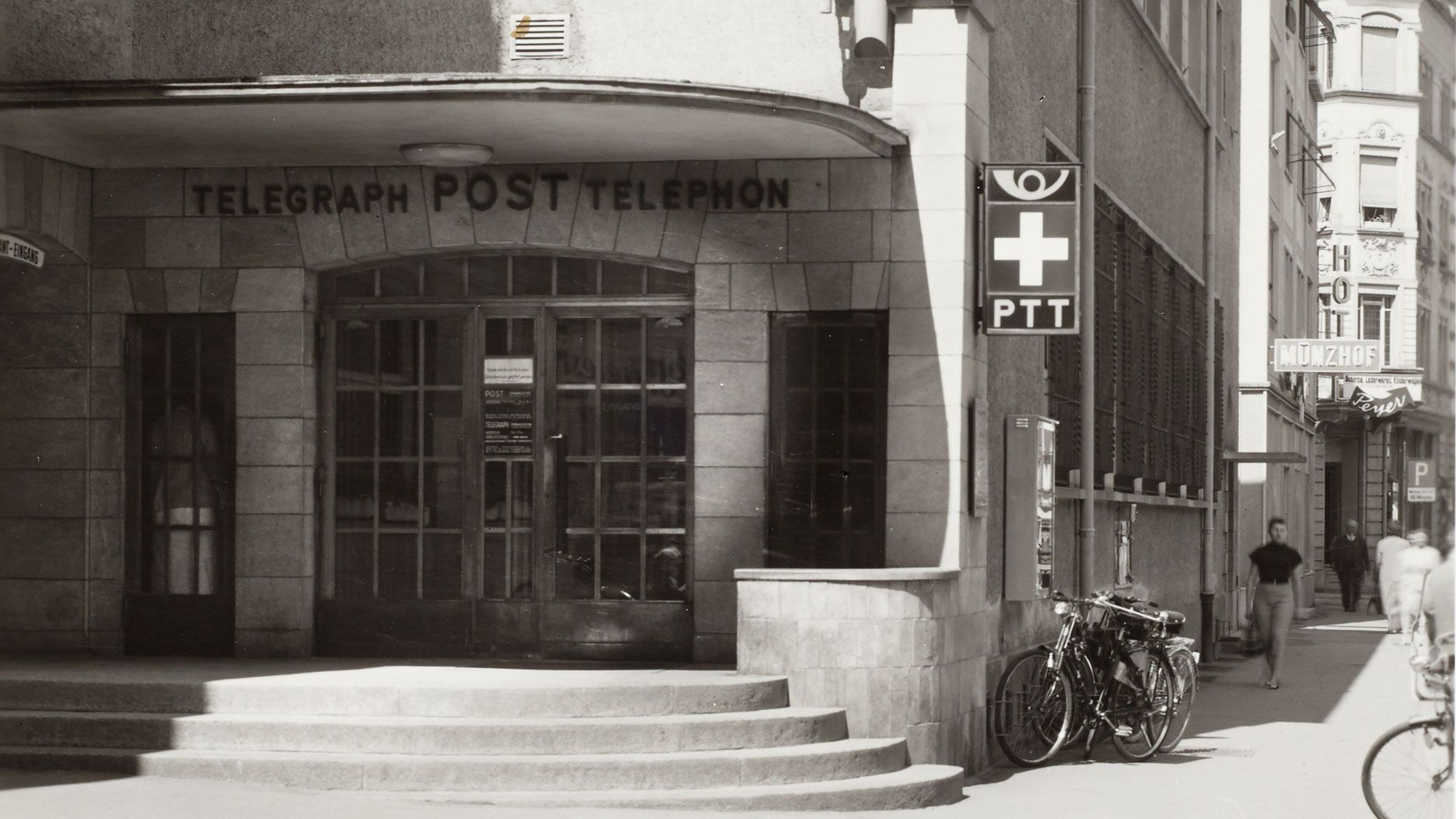 Bâtiment postal à Rorschach dans les années 1950. Source: Hans Labhart (photographe) / Musée de la communication