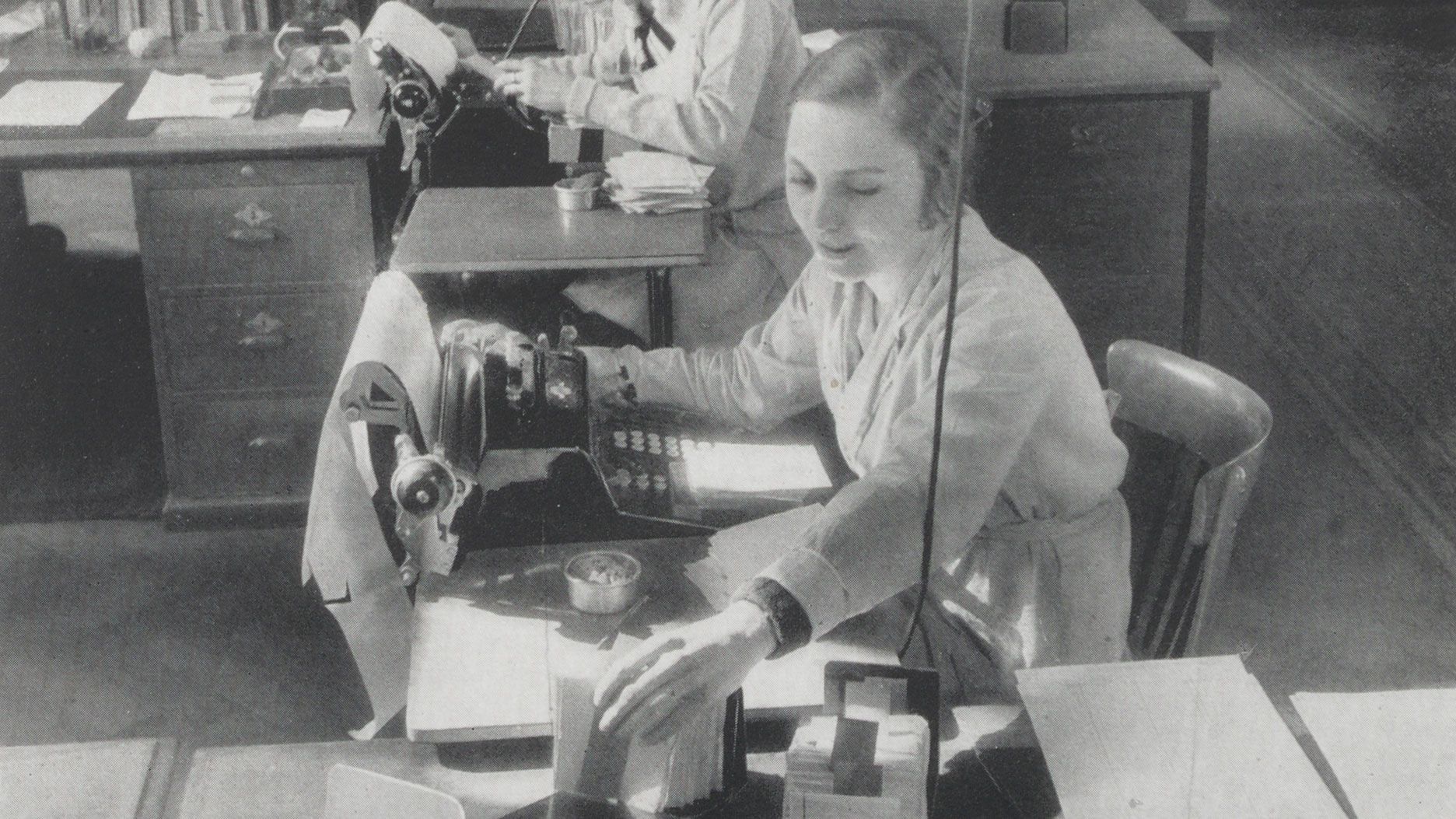 Mitarbeiterinnen im Postcheckamt, ca. 1940. Quelle: PTT-Archiv