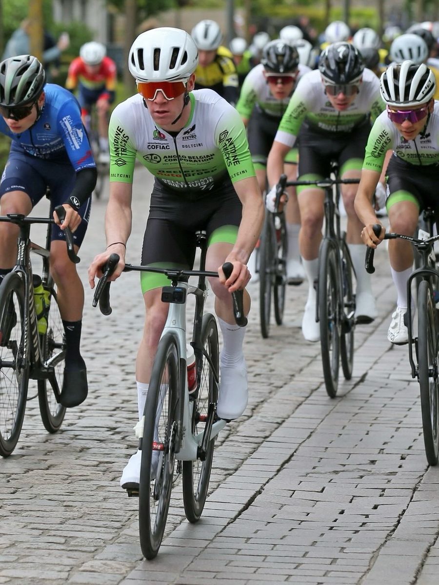 Matteo Declercq op de wegfiets