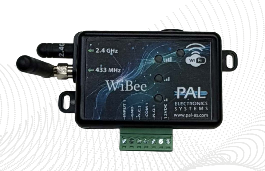 PAL WiBee Controller with 2.4 GHz and 433 MHz antennas